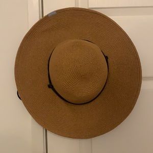 COPY - Columbia women's soft and packable drawstring hat.